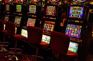 Classic slot reels display on madura platform